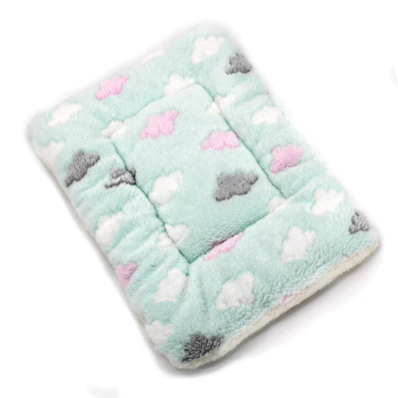 Thickened Pet Soft Fleece Pad Pet Blanket Bed Mat for Puppy Dog Cat Sofa Cushion Keep Warm Sleeping Cover Cushion Home Rug Kot